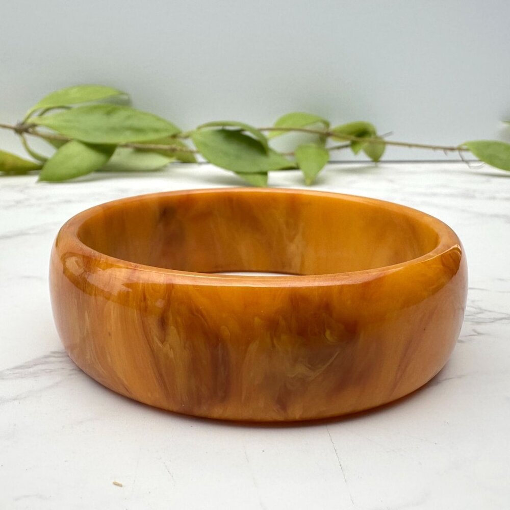 Vintage 1940s Butterscotch Bakelite Bangle Bracelet, Collectible Vintage Jewelry